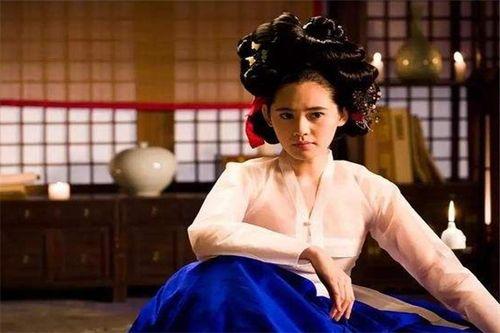 秋瓷炫美人图在线观看,穿越时空的绝世容颜  第3张